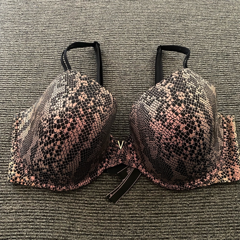 36DD VS BRA